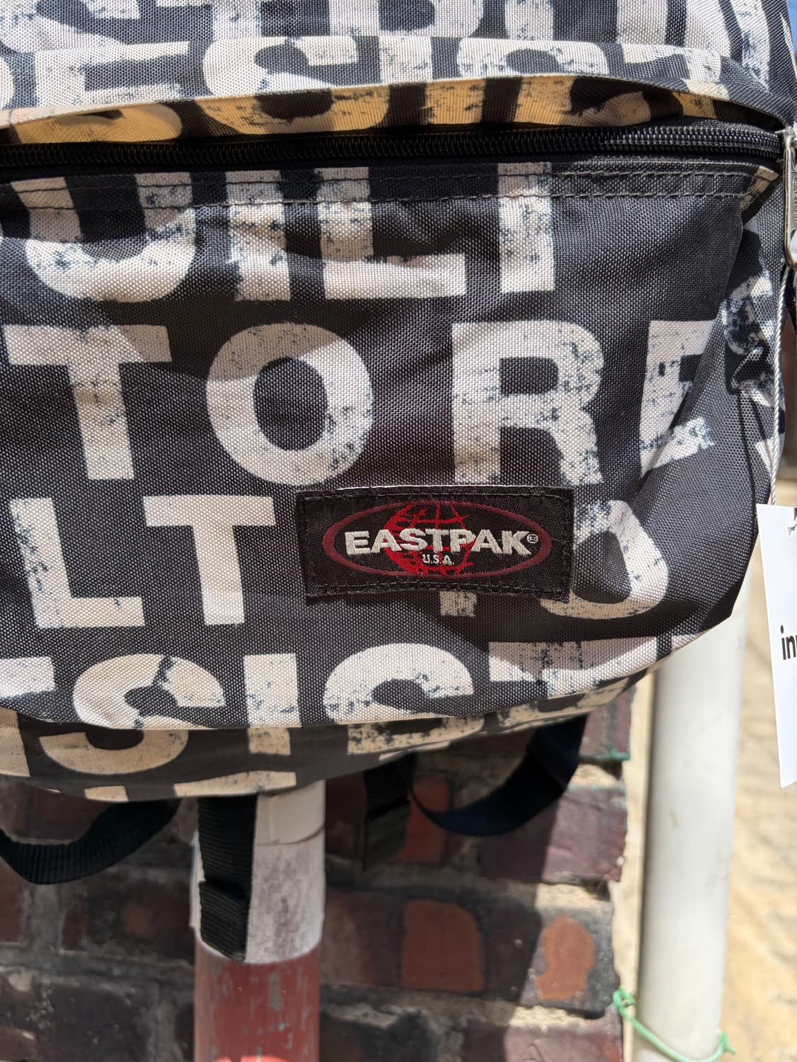 Eastpak 그래픽 타이포 패턴 백팩 상품이미지3