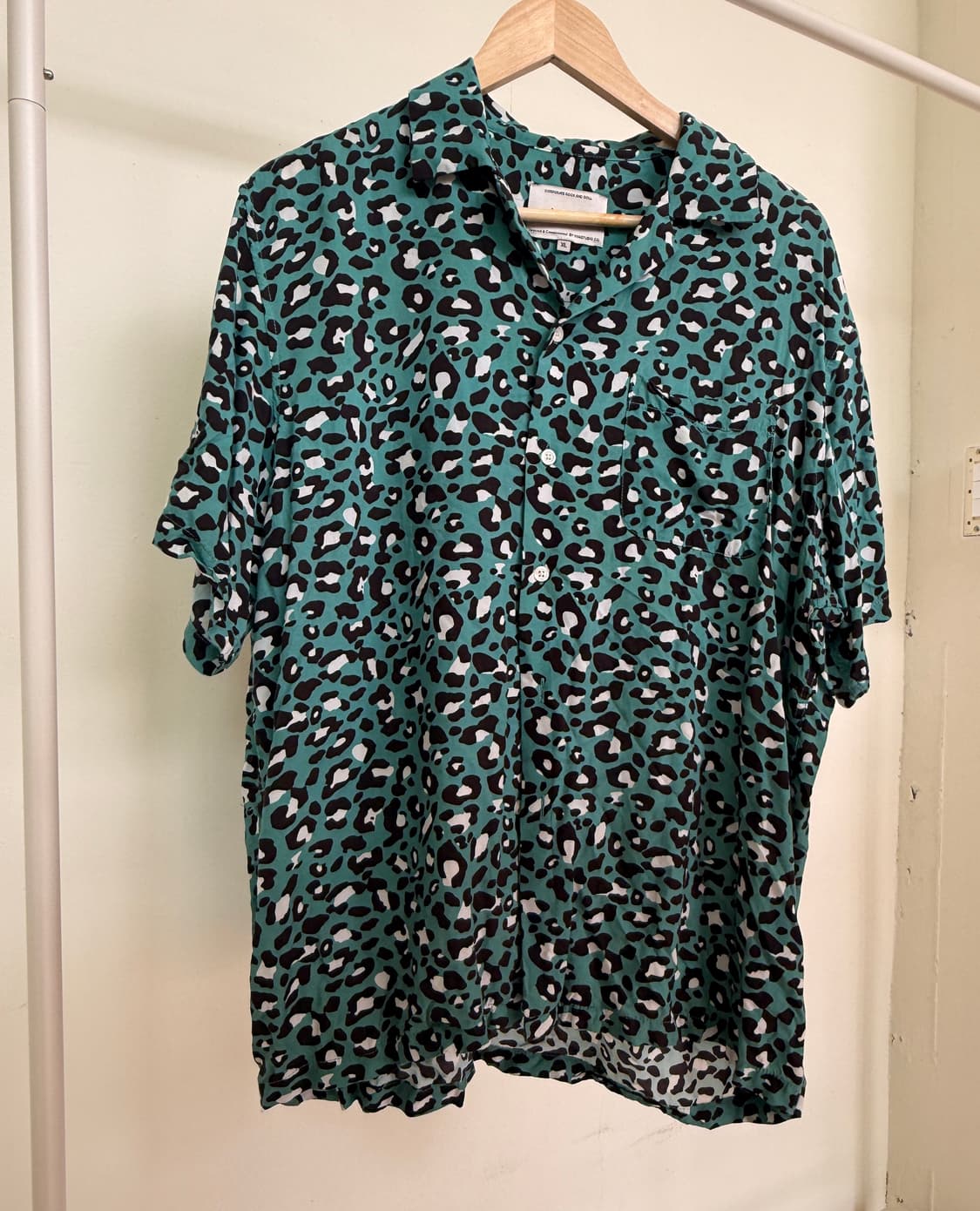 비바스튜디오(viva studio)레오파드 반팔셔츠 상품이미지1