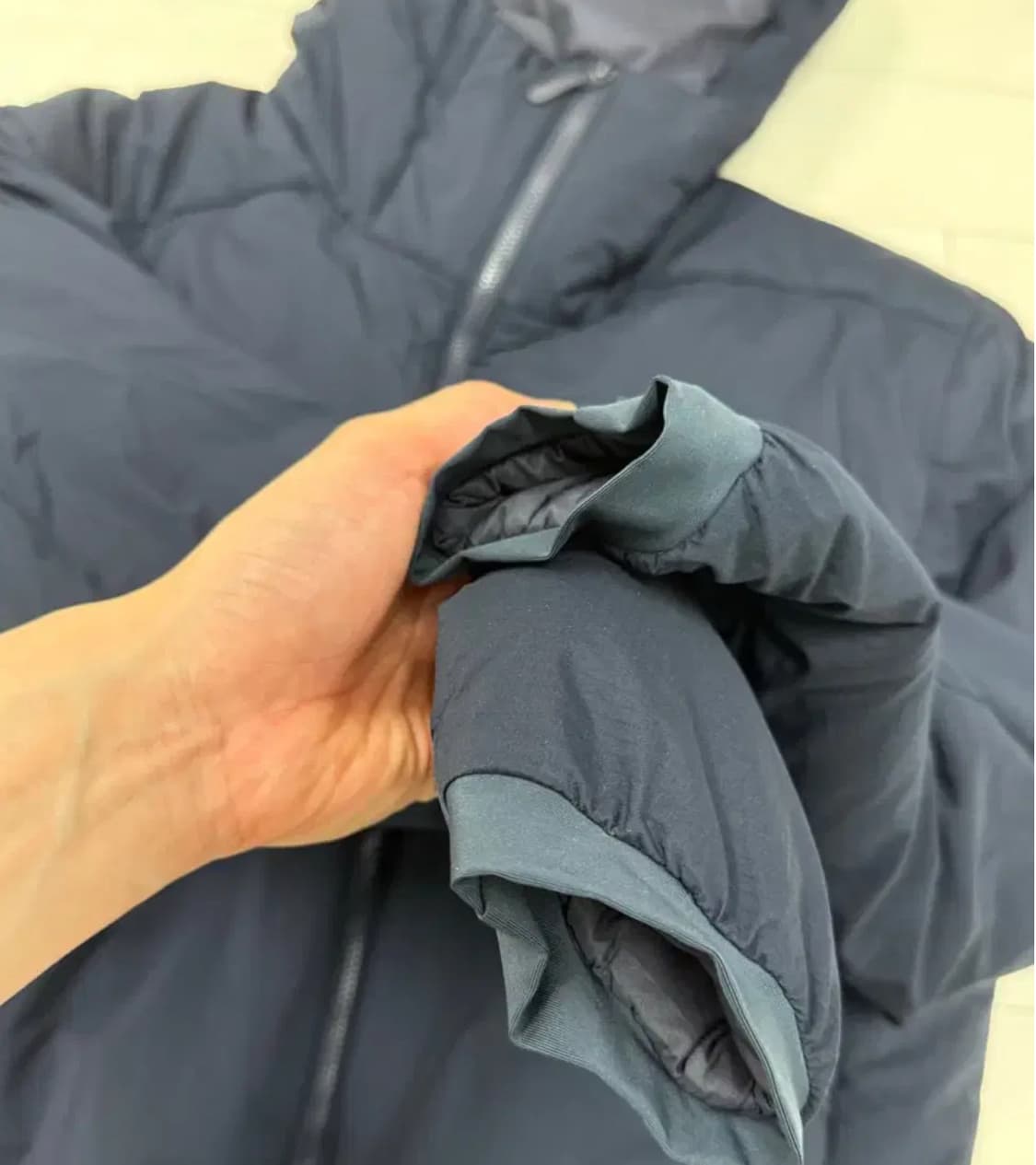 아크테릭스 아톰 AR M 사이즈 블랙사파이어  상태감 9.4/10  진짜 상품이미지5