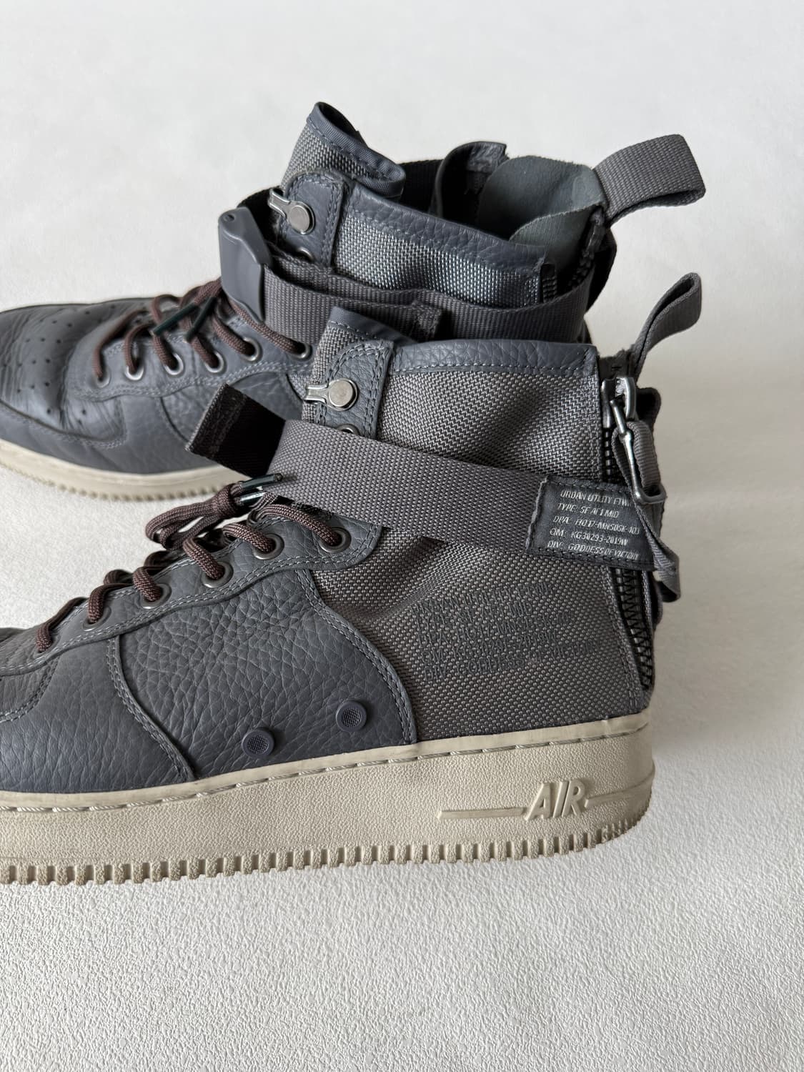 [280]나이키(NIKE) SF AF1 미드 다크그레이 포스하이 상품이미지5