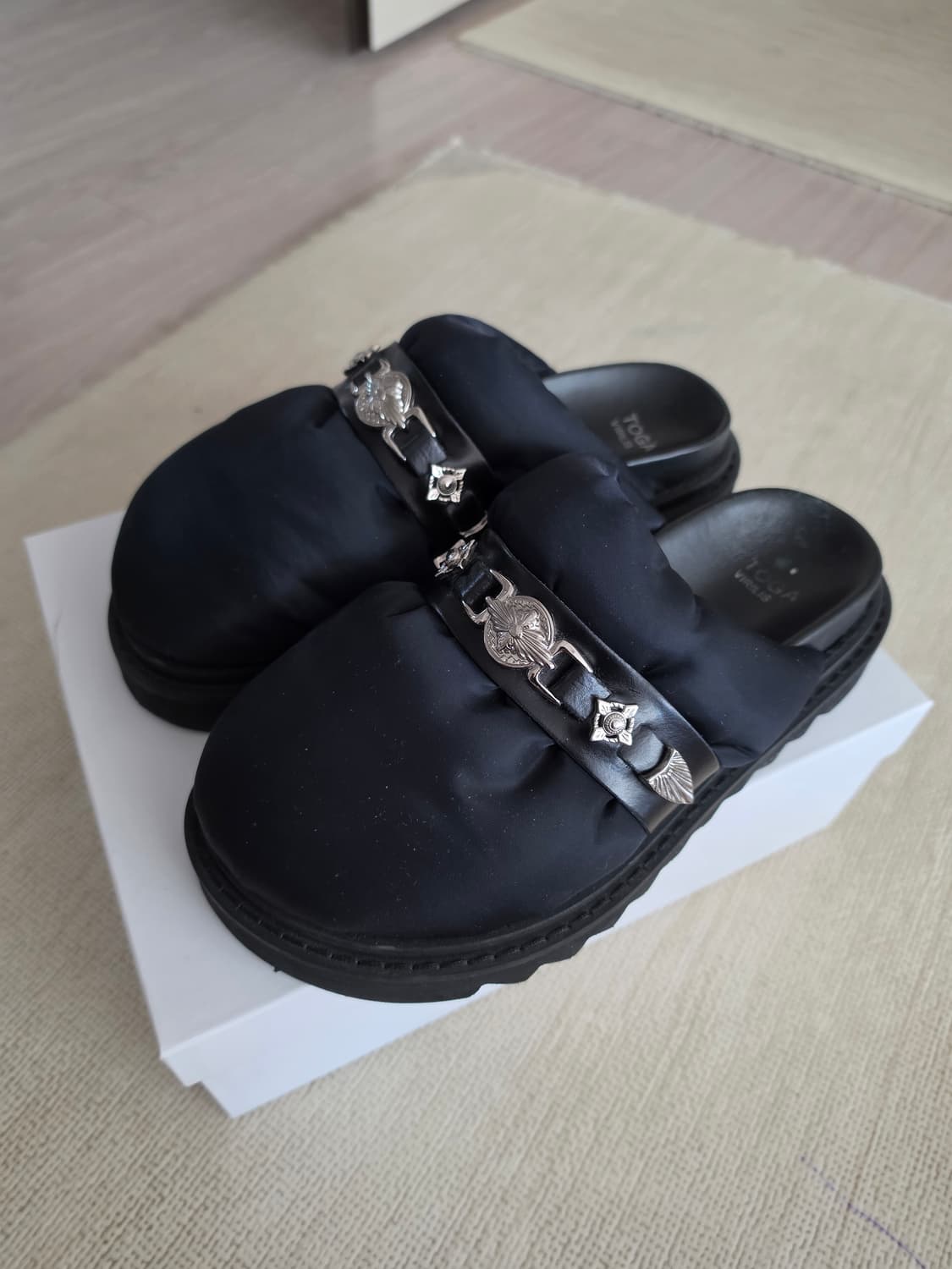 Toga virilis 뮐 제품 판매합니다 42 사이즈 상품이미지1