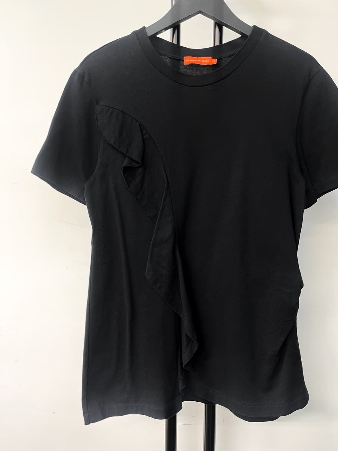 폼 더 스토어 블랙 프릴 티셔츠 상품이미지3