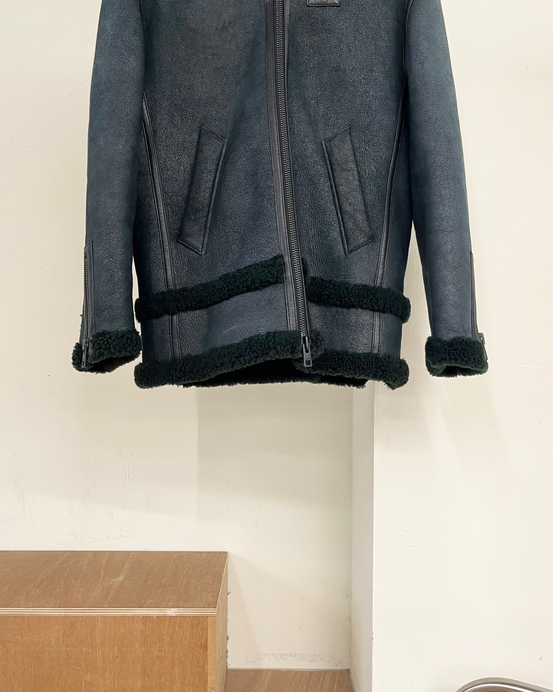 자딕 앤 볼테르 블랙 시어링 자켓 상품이미지5