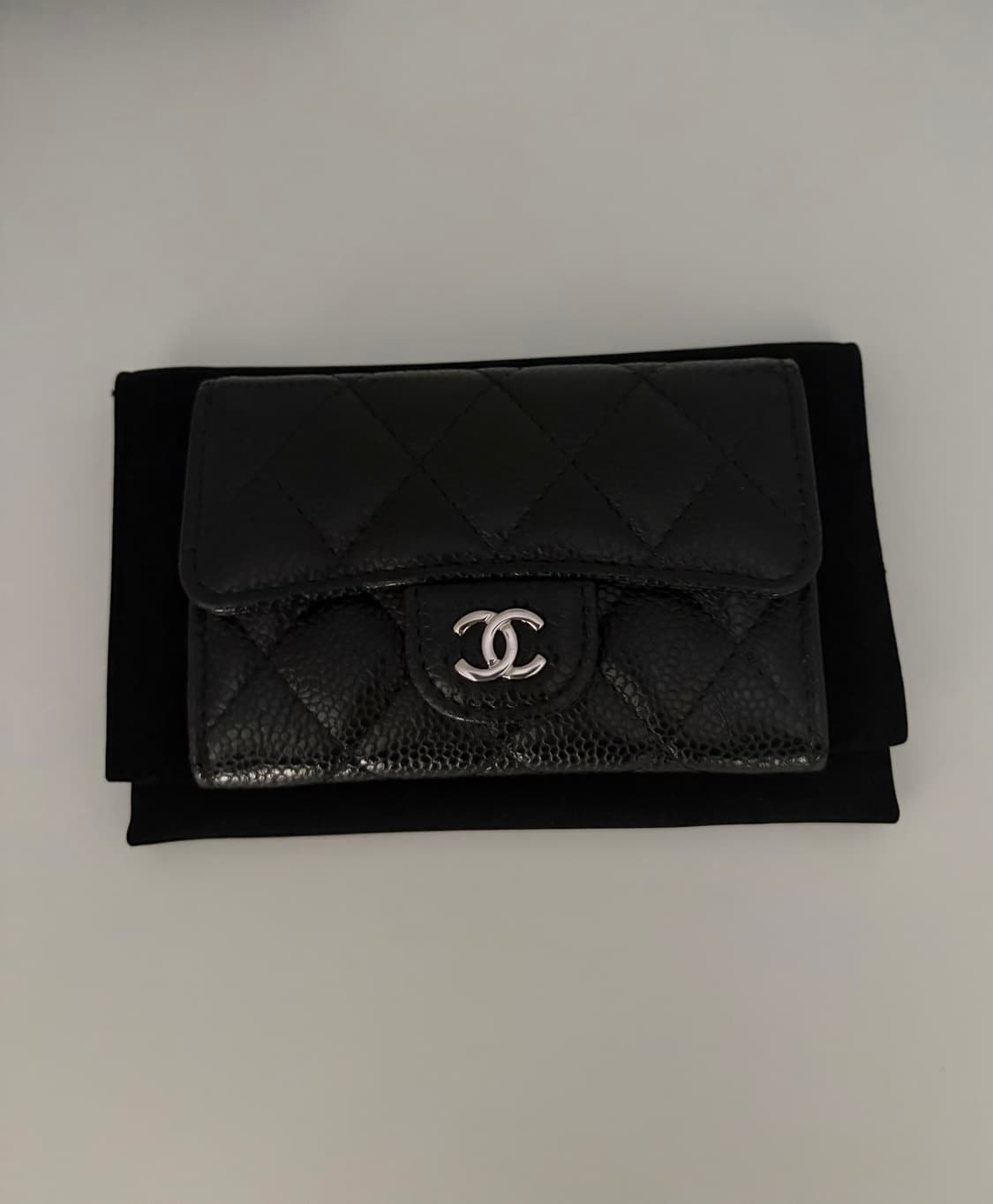 샤넬 클래식 카드 홀더 그레인드 카프스킨 & 실버 메탈 블랙 상품이미지3