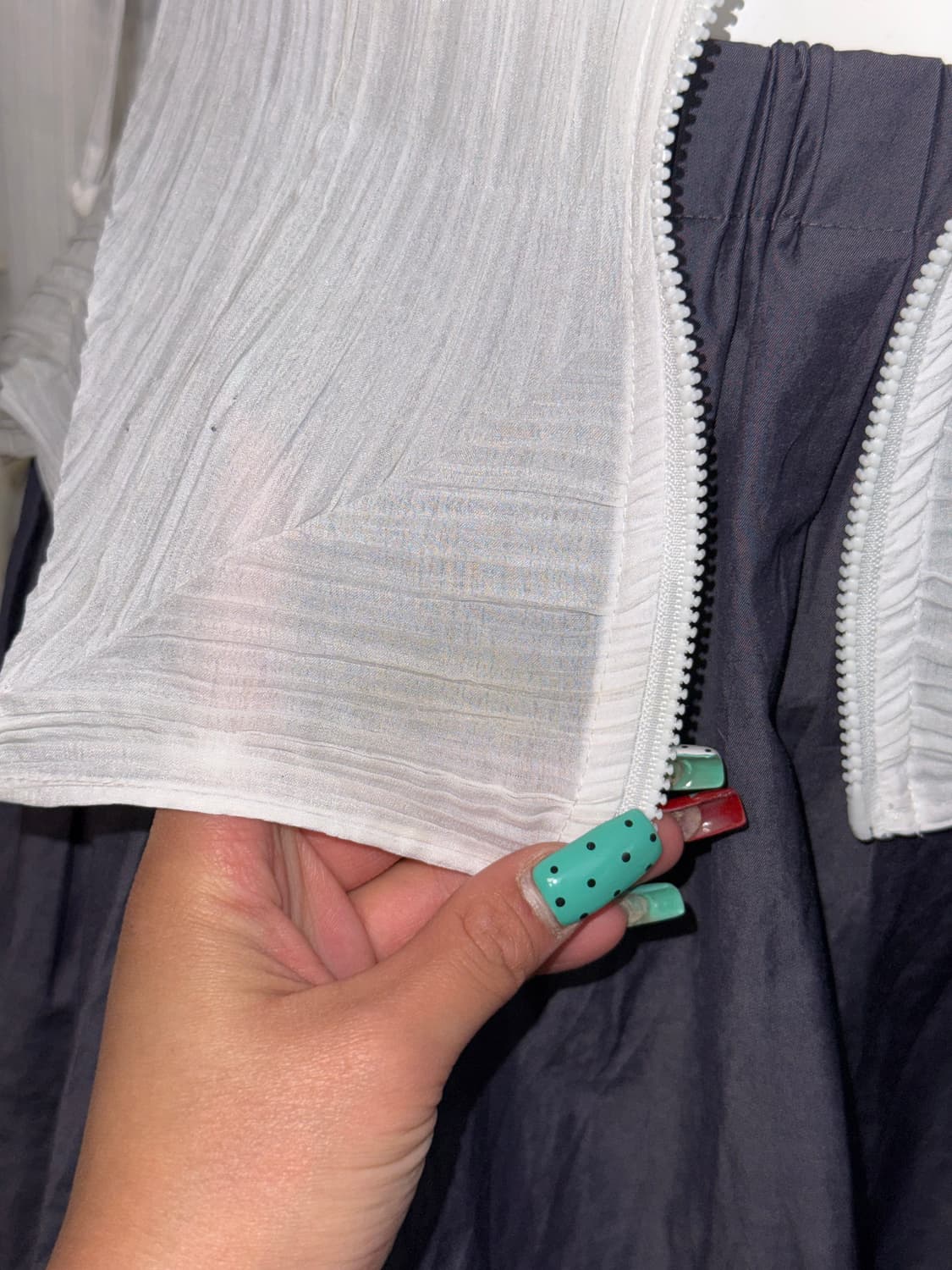 White geometric pleats two way 후드집업 상품이미지9