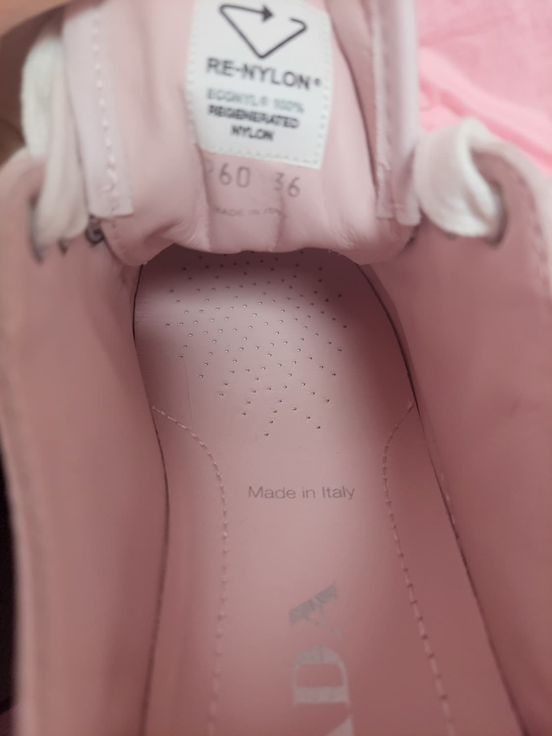 정품)급처1번신은상태최상!프라다 핑크 삼각로고 더블힐 개버딘스니커즈운동화 상품이미지3