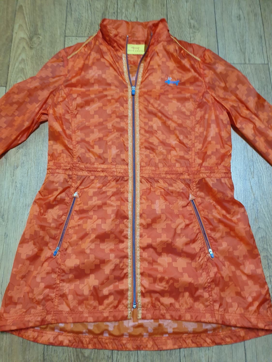 1218 루이까스텔 바람막이 100 사이즈입니다 상품이미지1