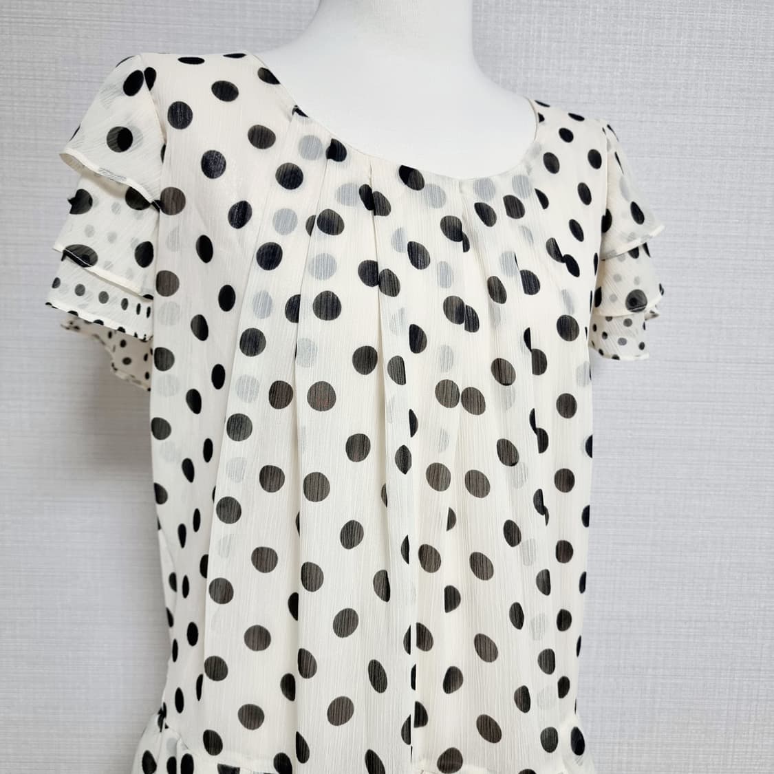 엑시즈팜 도트패턴 프릴 원피스 (미디움) 새상품 상품이미지5