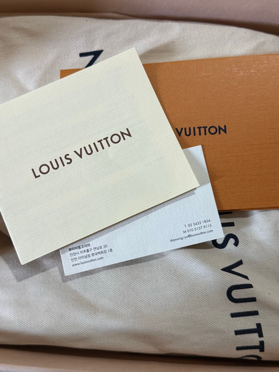 루이비통 런 어웨이 스니커즈 블랙 1A9J1C 37사이즈 상품이미지8