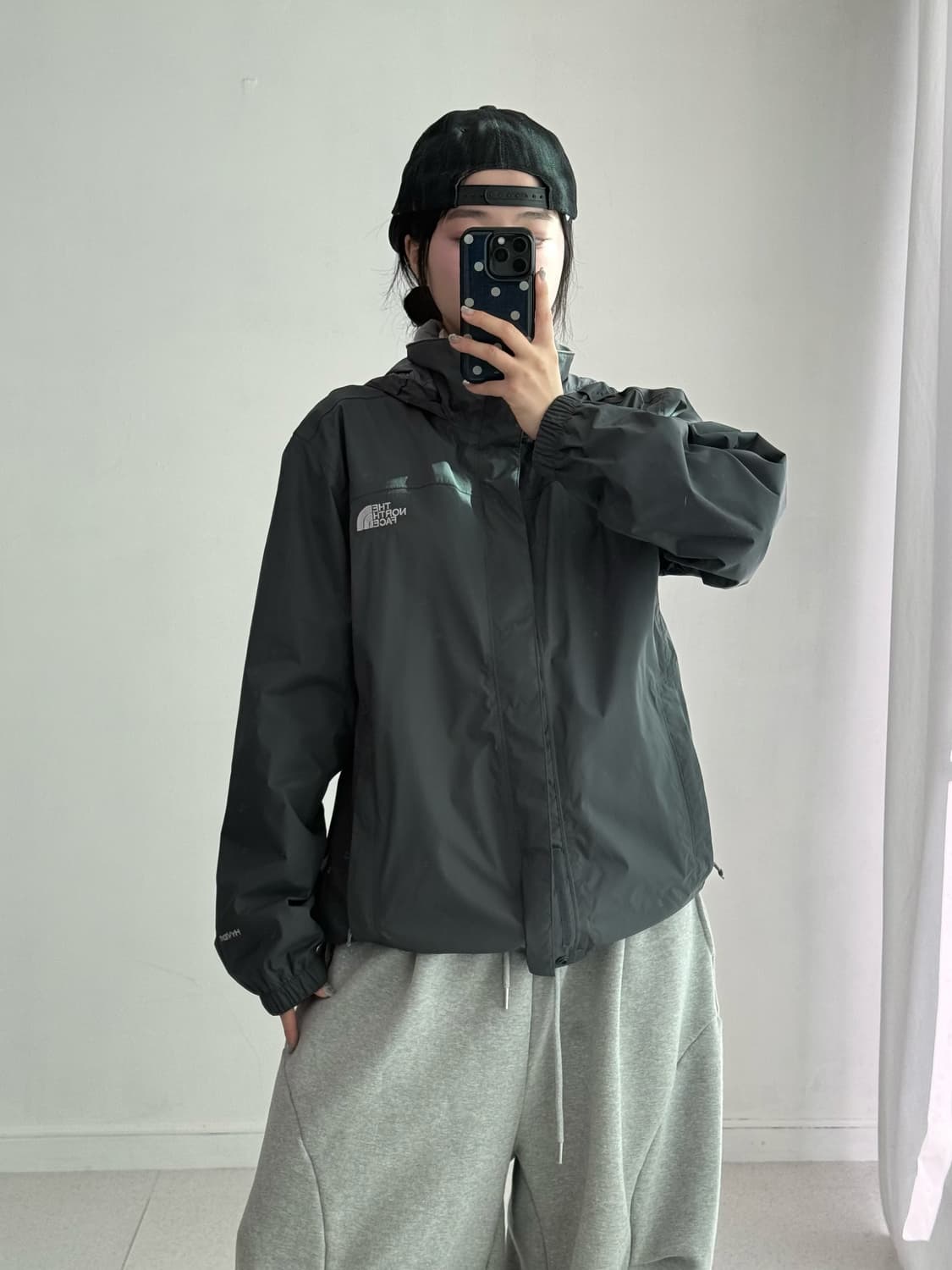 노스페이스 차콜 바람막이 상품이미지2