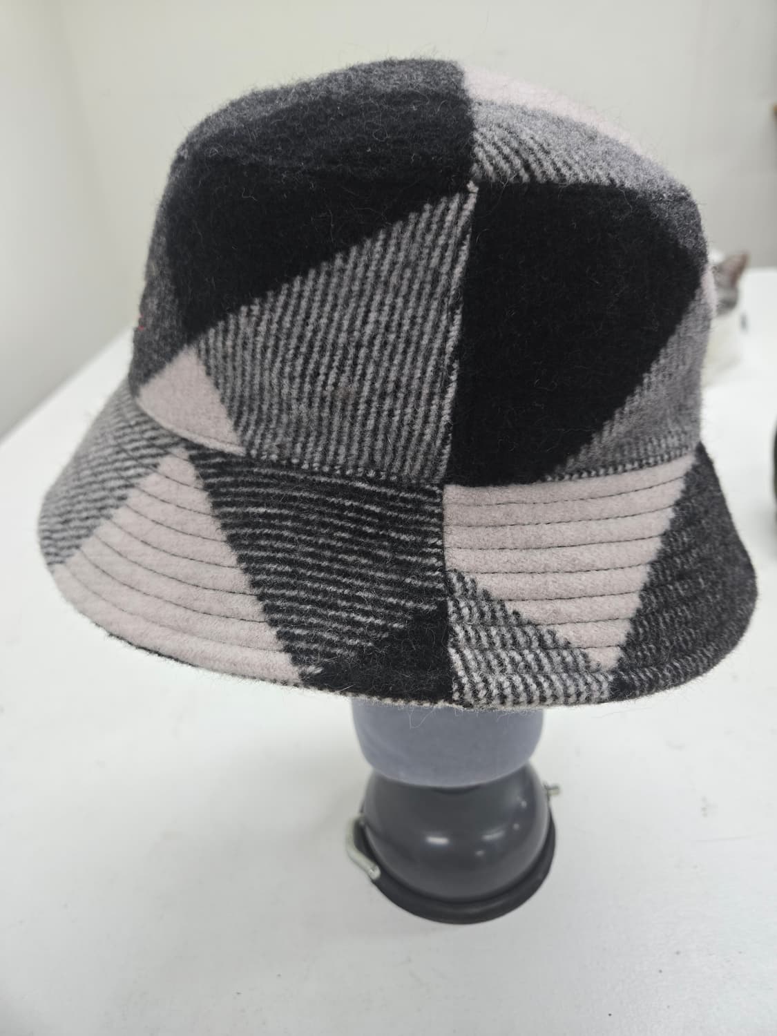 비비안 웨스트우드 체크 버킷햇 모자 상품이미지2