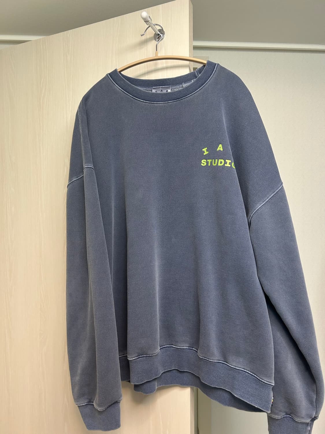 아이앱 스튜디오 맨투맨 상품이미지1