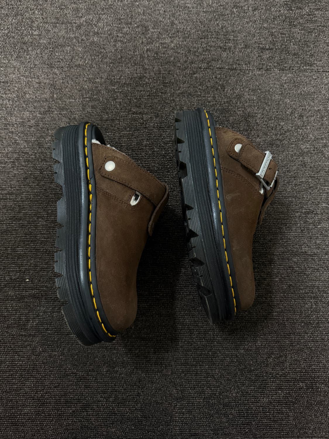 닥터마틴 제브잭 스웨이드 뮬 (외출 1회 + 실내 촬영) 상품이미지4