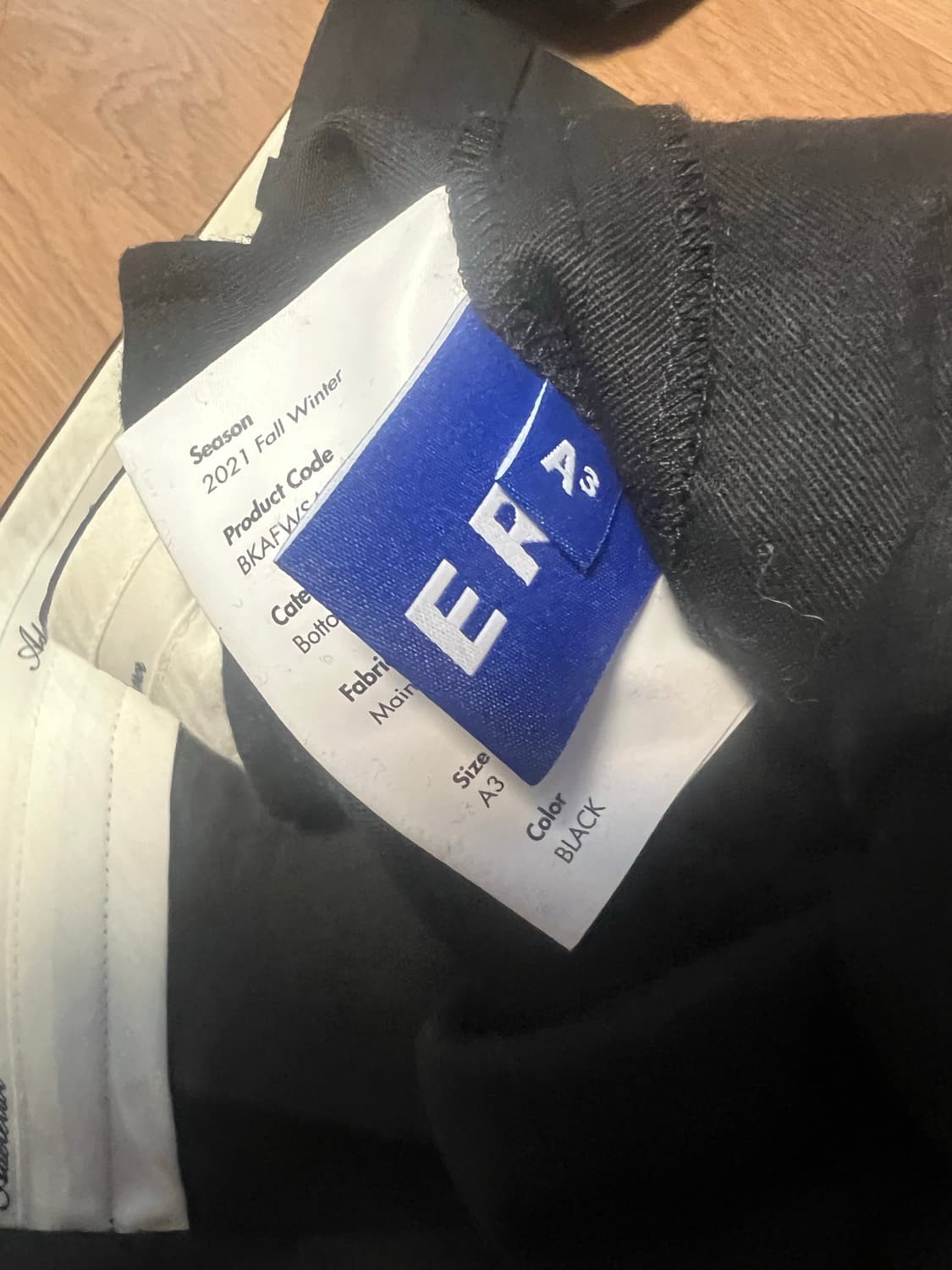 아더에러 스플래쉬 슬랙스 느와르 A3 상품이미지3