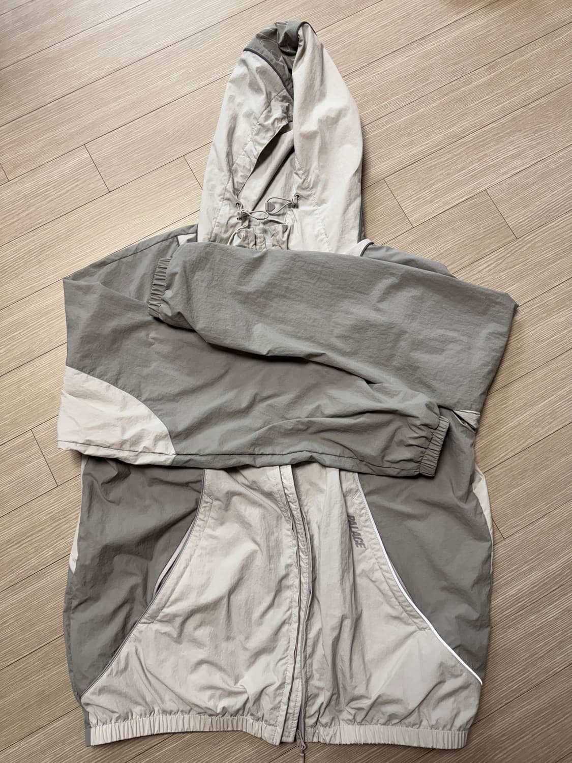 Palace 바람막이 판매합니다(size XL) 상품이미지1