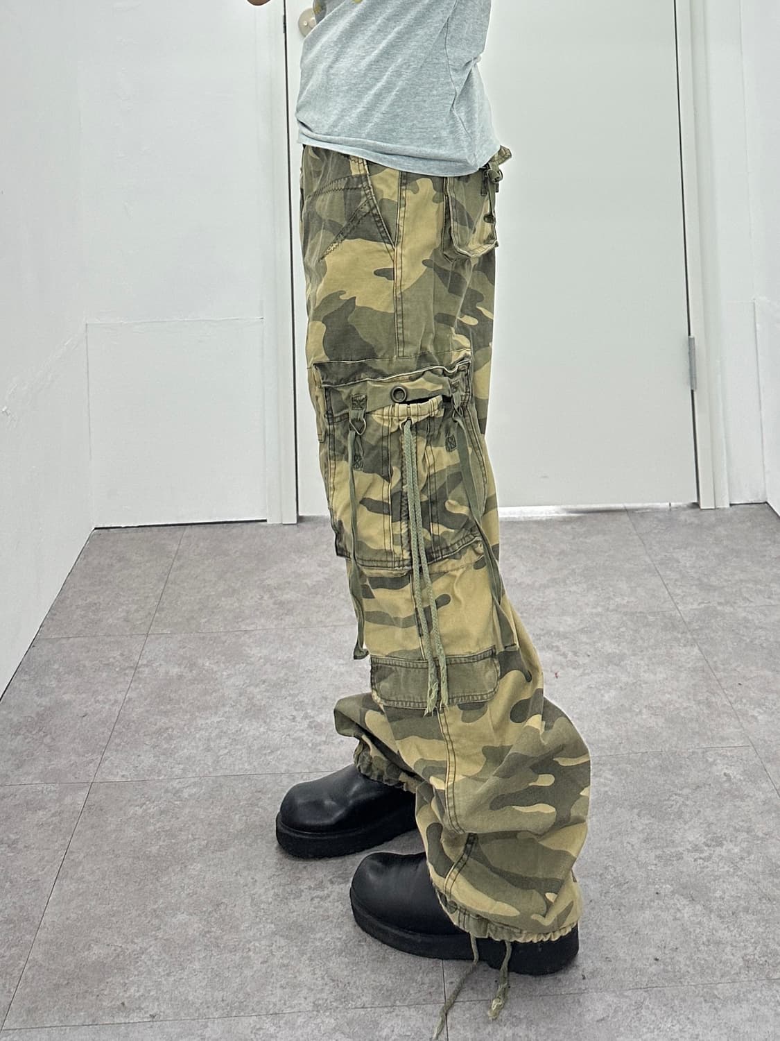 Abercrombie multi pocket camo pants 상품이미지3