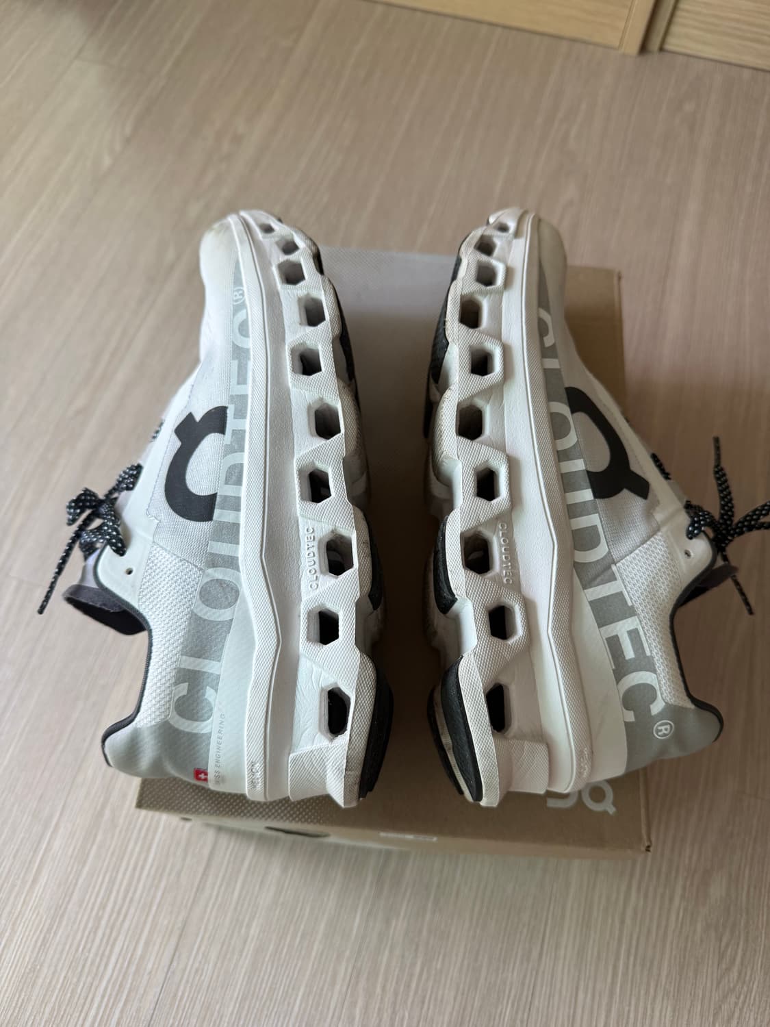 [270] 온 러닝 클라우드몬스터 올 화이트 상품이미지6