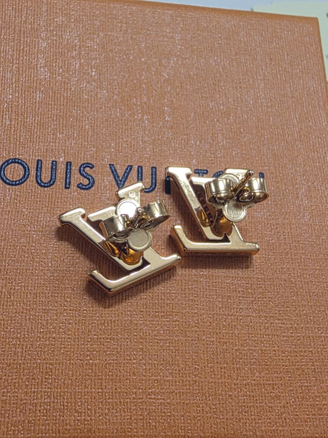 [새상품급] 루이비통 아이코닉 파베 귀걸이 이어링  상품이미지4