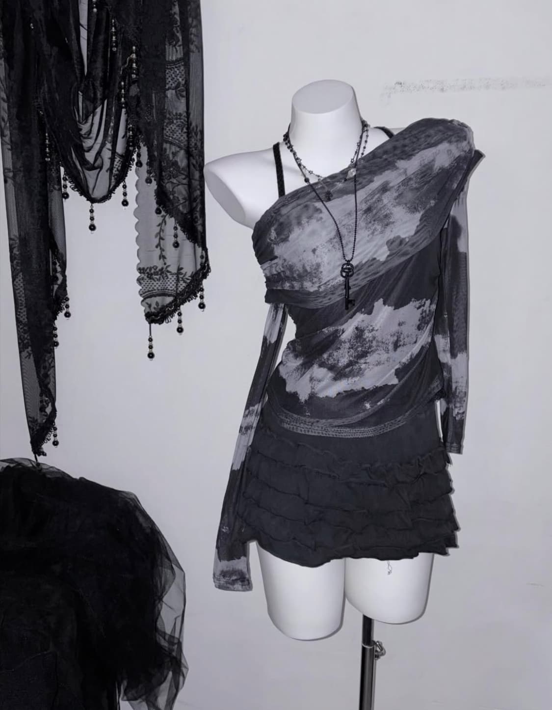 타이다이 그런지 매쉬 시스루 오프숄더 탑 상품이미지3