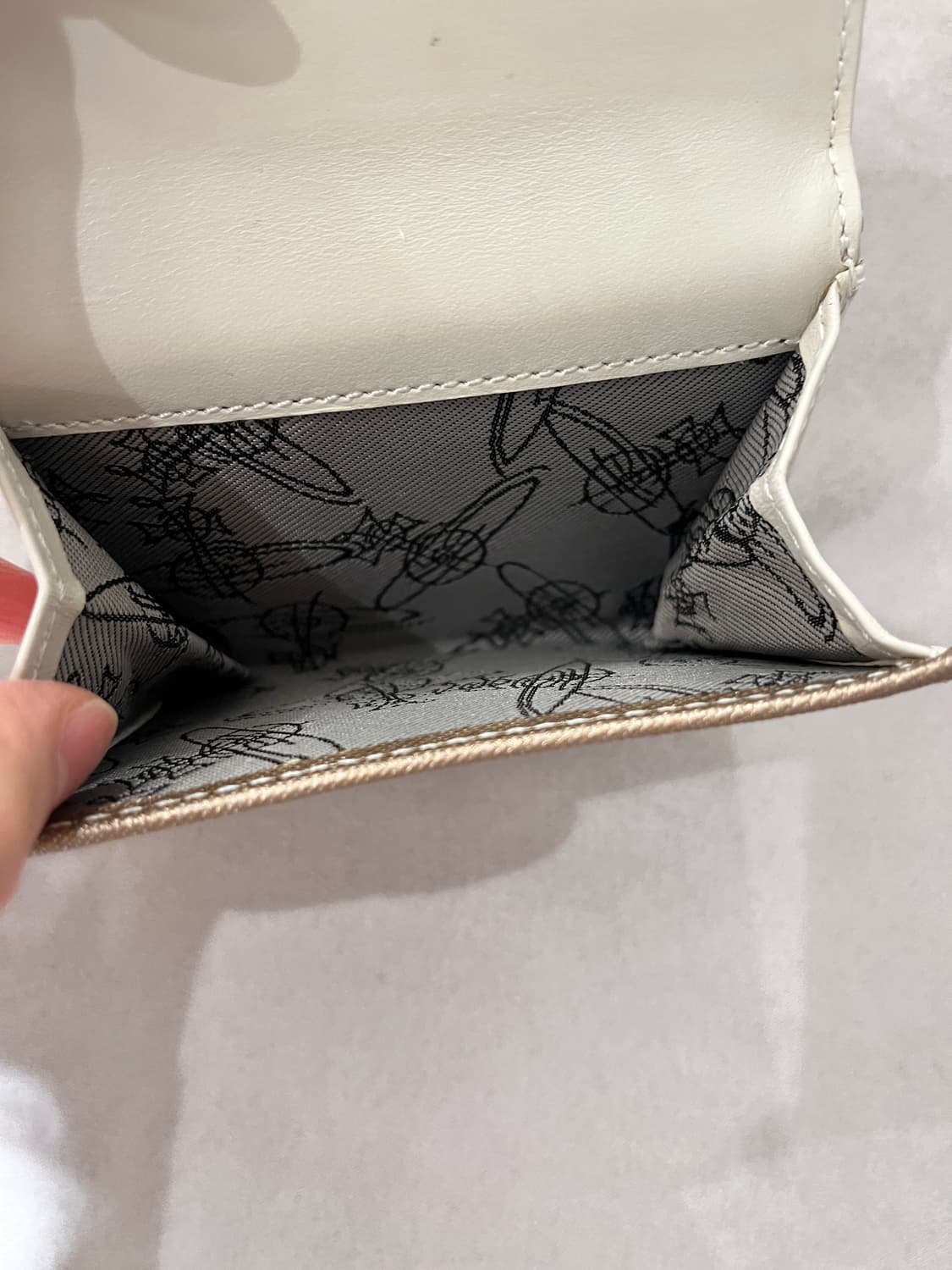 비비안웨스트우드 금장 반지갑 orb 상품이미지4