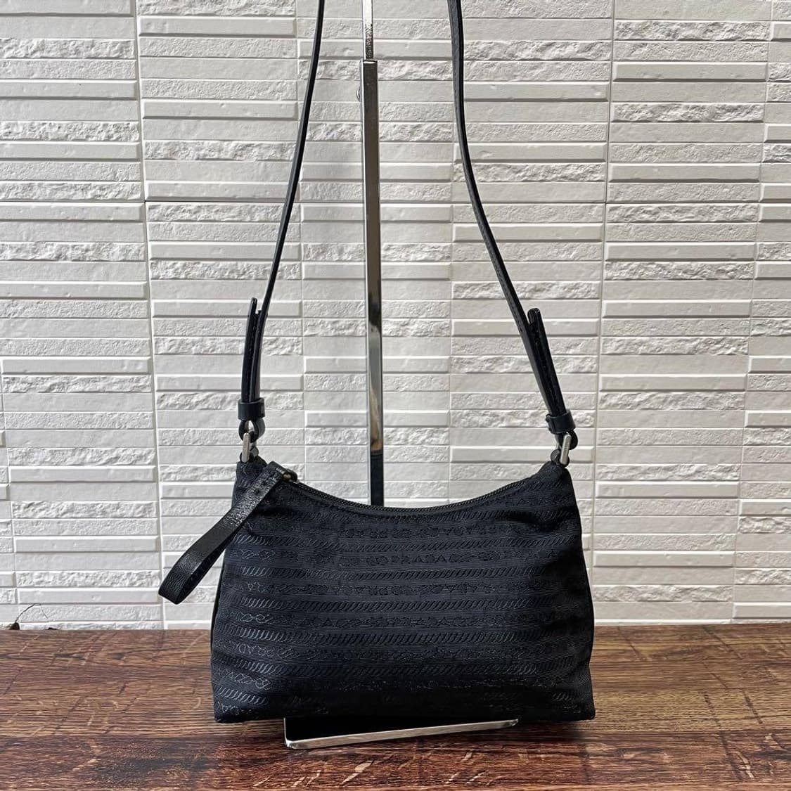 프라다 블랙 y2k 호보백 크로스백 상품이미지2