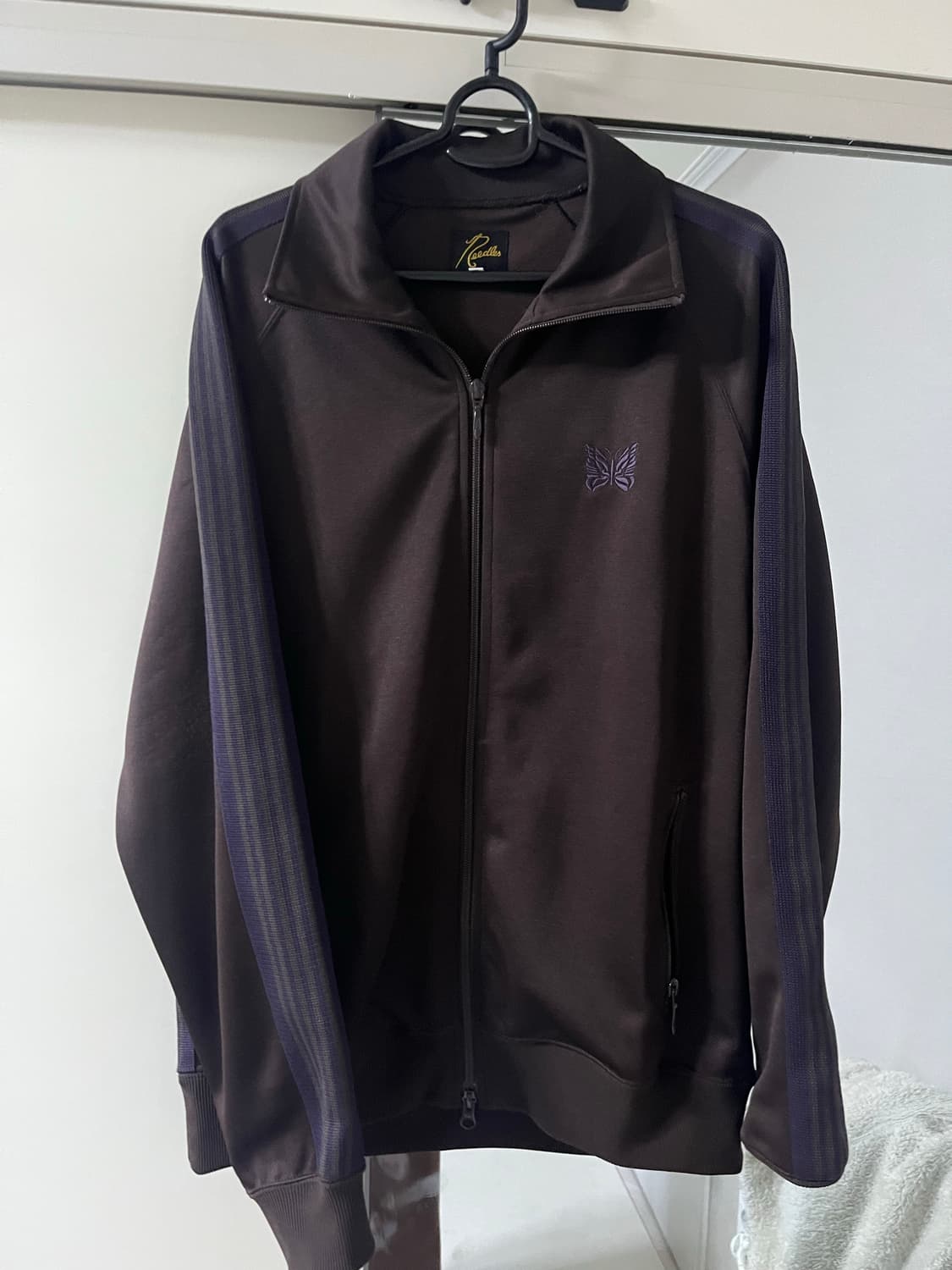 니들스 다크브라운 폴리스무스 트랙자켓M 상품이미지1