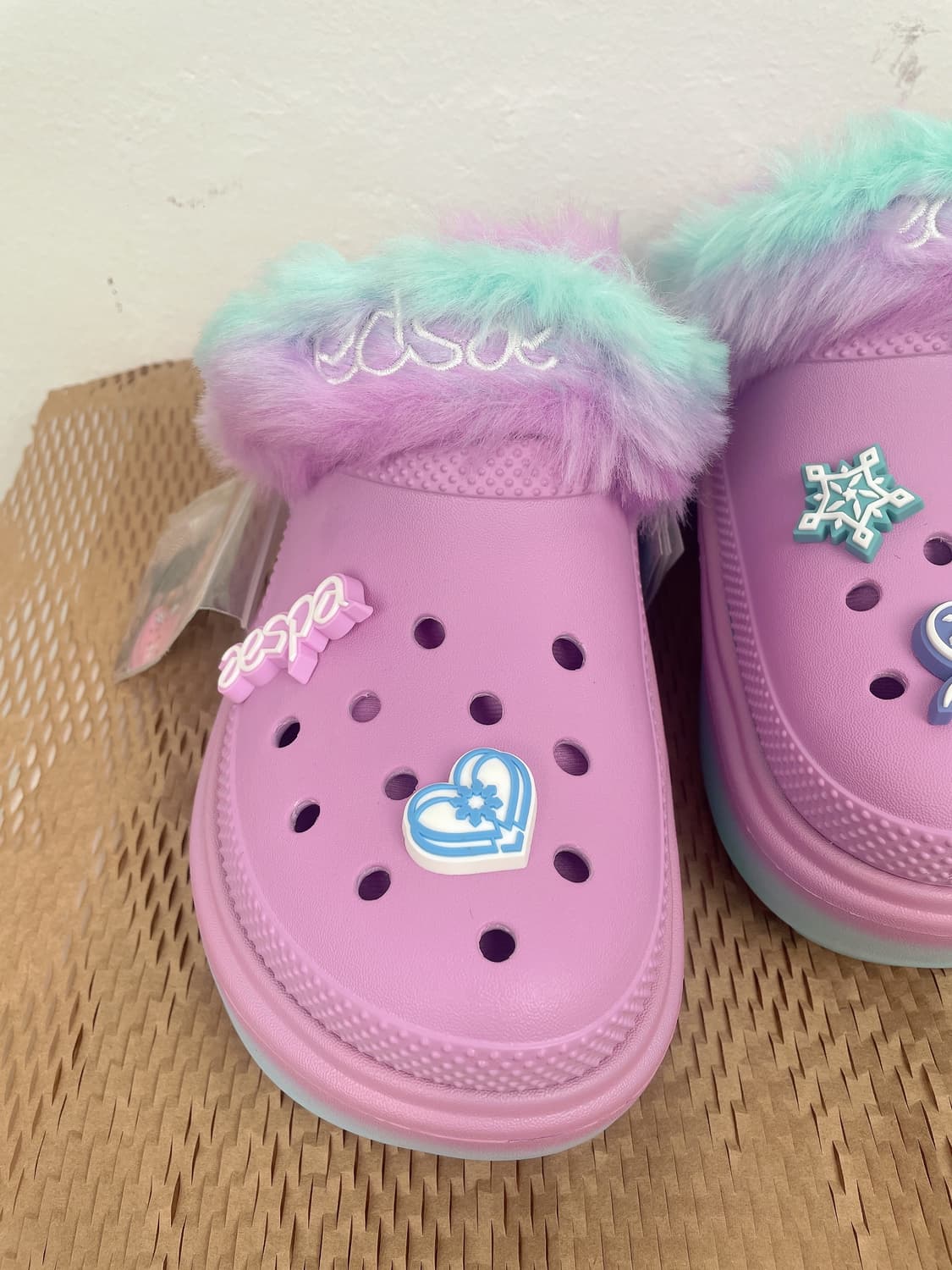 (정품/새상품) Crocs 크록스 X 에스파 공용 스톰프 라인드 멀티 상품이미지5