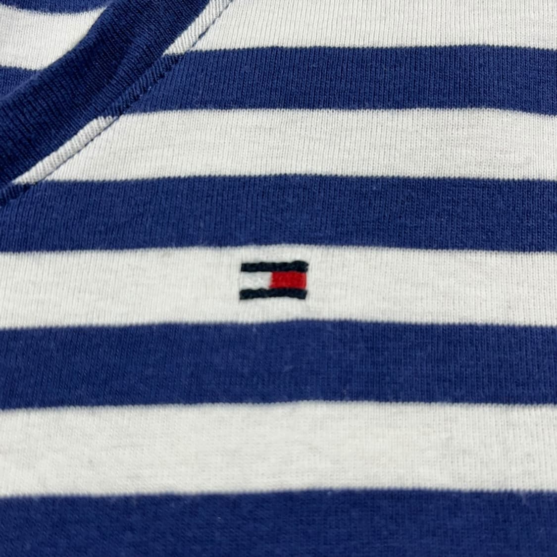 [TOMMY HILFIGER] 타미힐피거 스트라이프 브이넥 반팔 티셔츠 상품이미지3