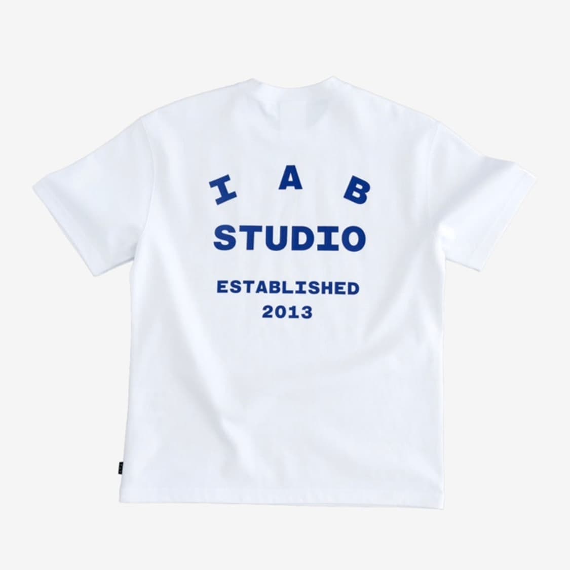 (새제품M L) 2026 아이앱스튜디오 반팔 티셔츠 화이트 네이비 상품이미지3