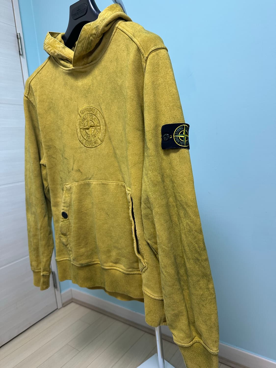 스톤아일랜드X슈프림 더스트 컬러 후드 스웨트셔츠 올리브 - 19SS 해 상품이미지1