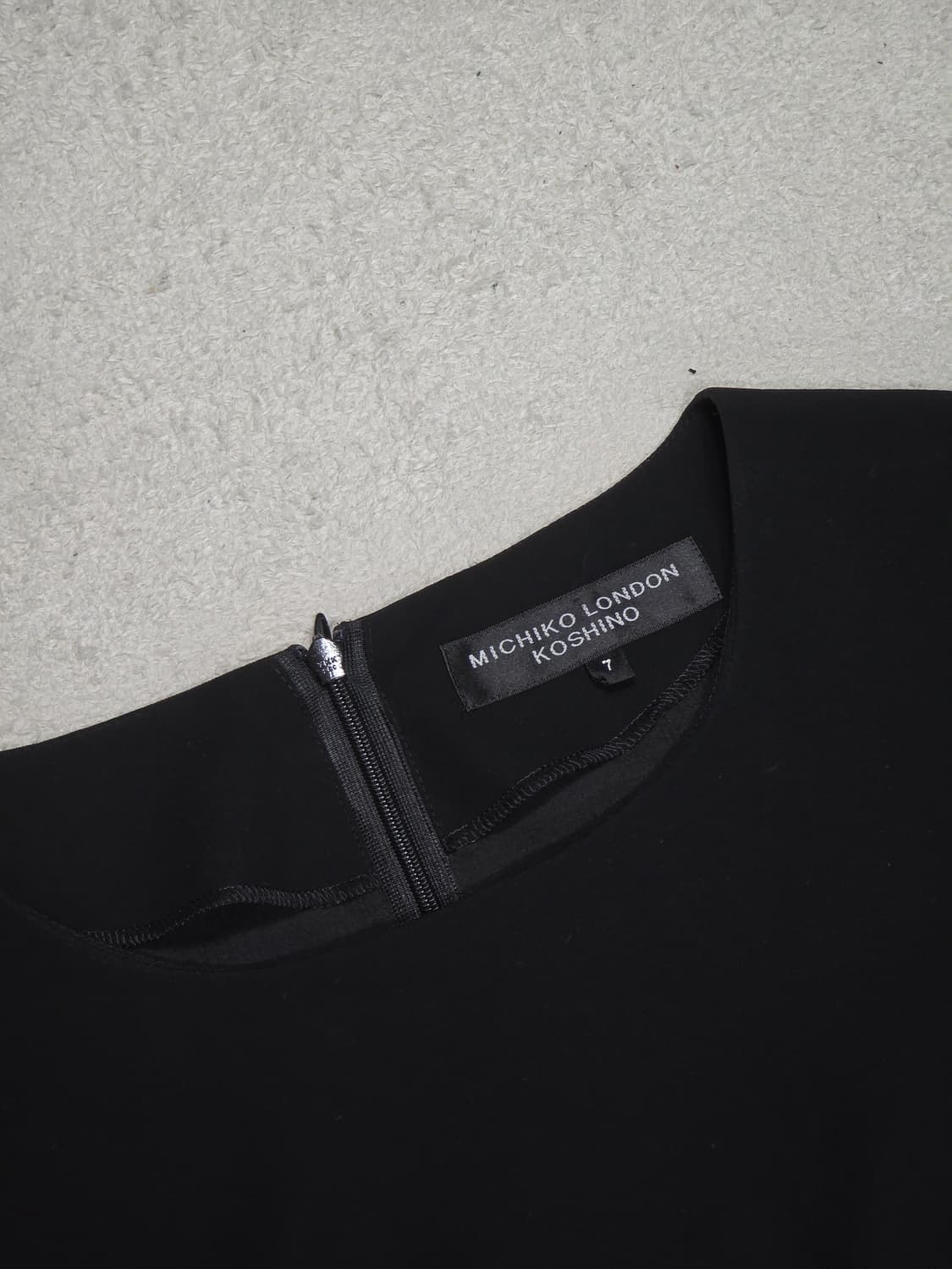 미치코 코시노 런던 블랙 반팔 원피스 상품이미지3