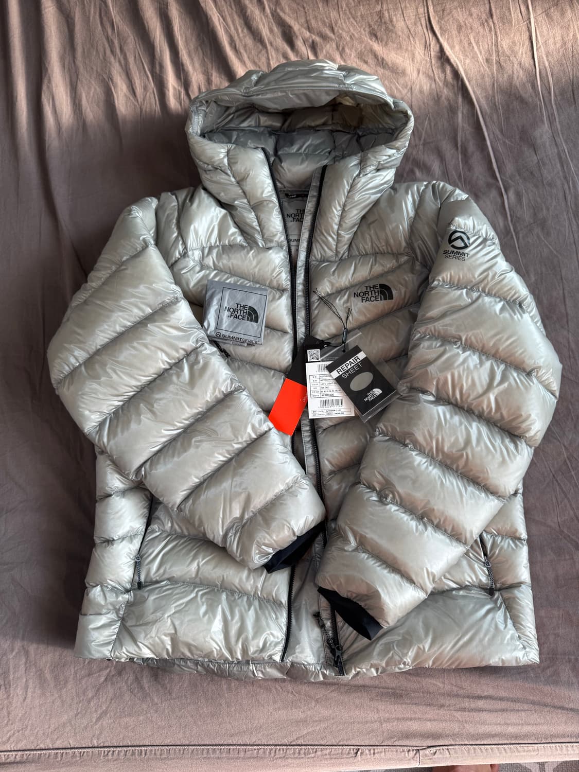 노스페이스 써밋 마테호른 패딩 라이트그레이 상품이미지3