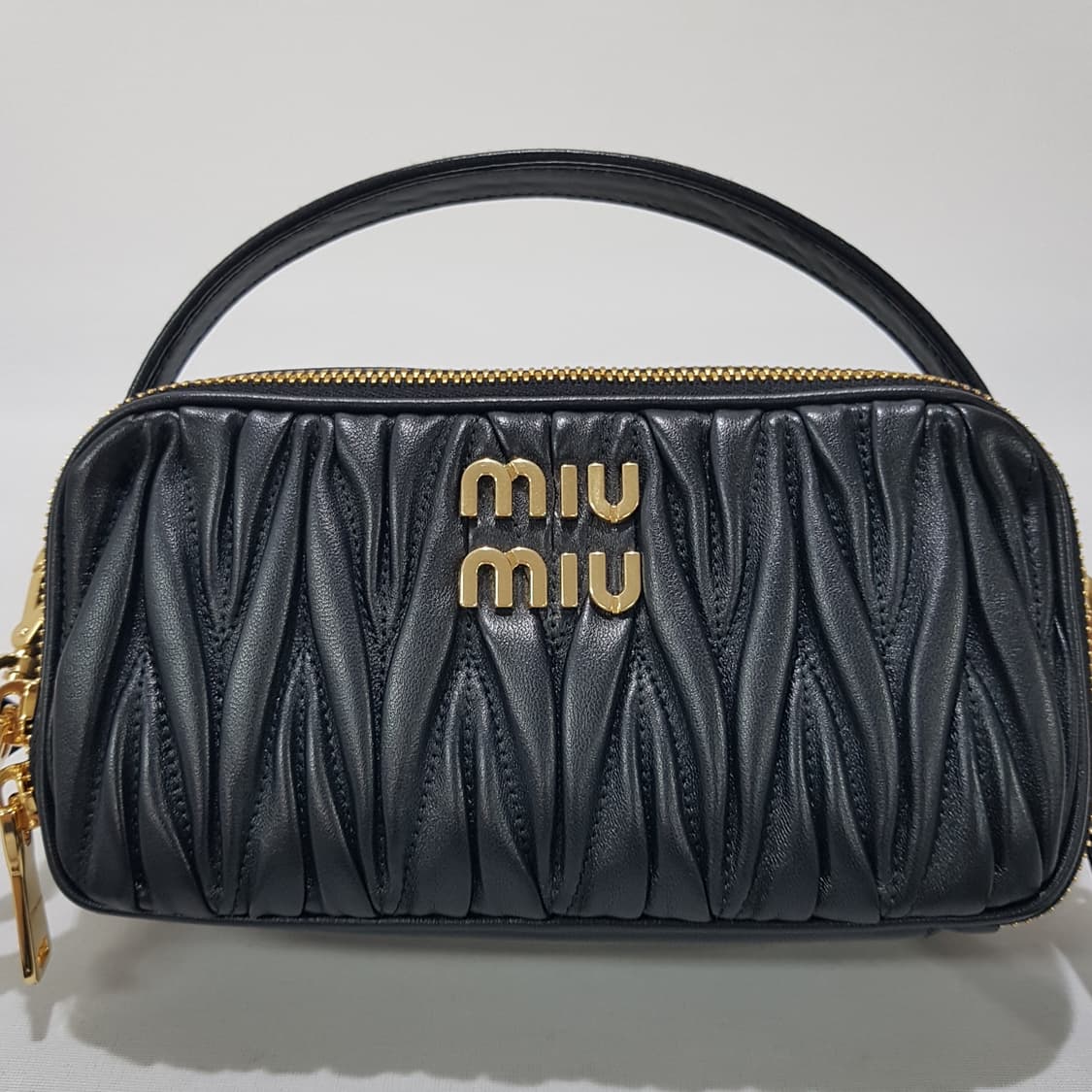 미우미우 마틀라쎄 나파 레더 숄더백 5BH229 상품이미지3