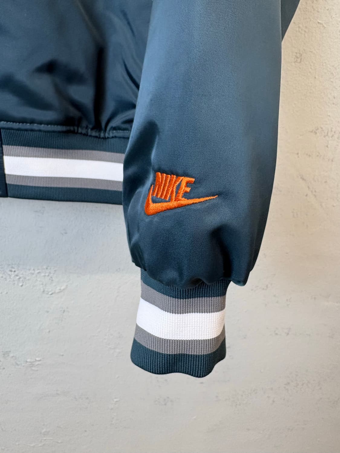 나이키 사틴 루즈핏 빅로고 바시티 자켓 상품이미지8