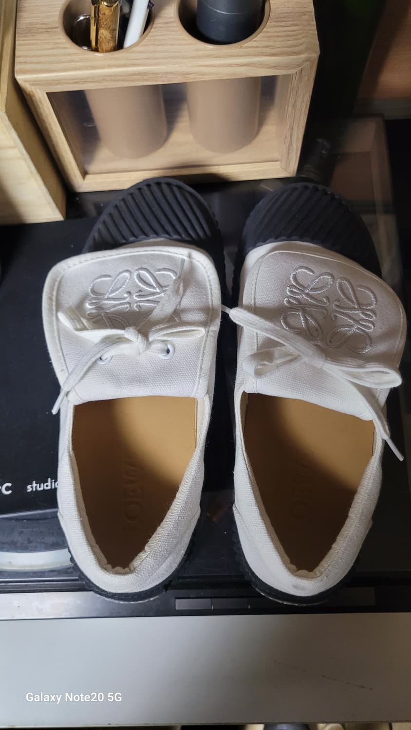 로에베 스니커즈 상품이미지4