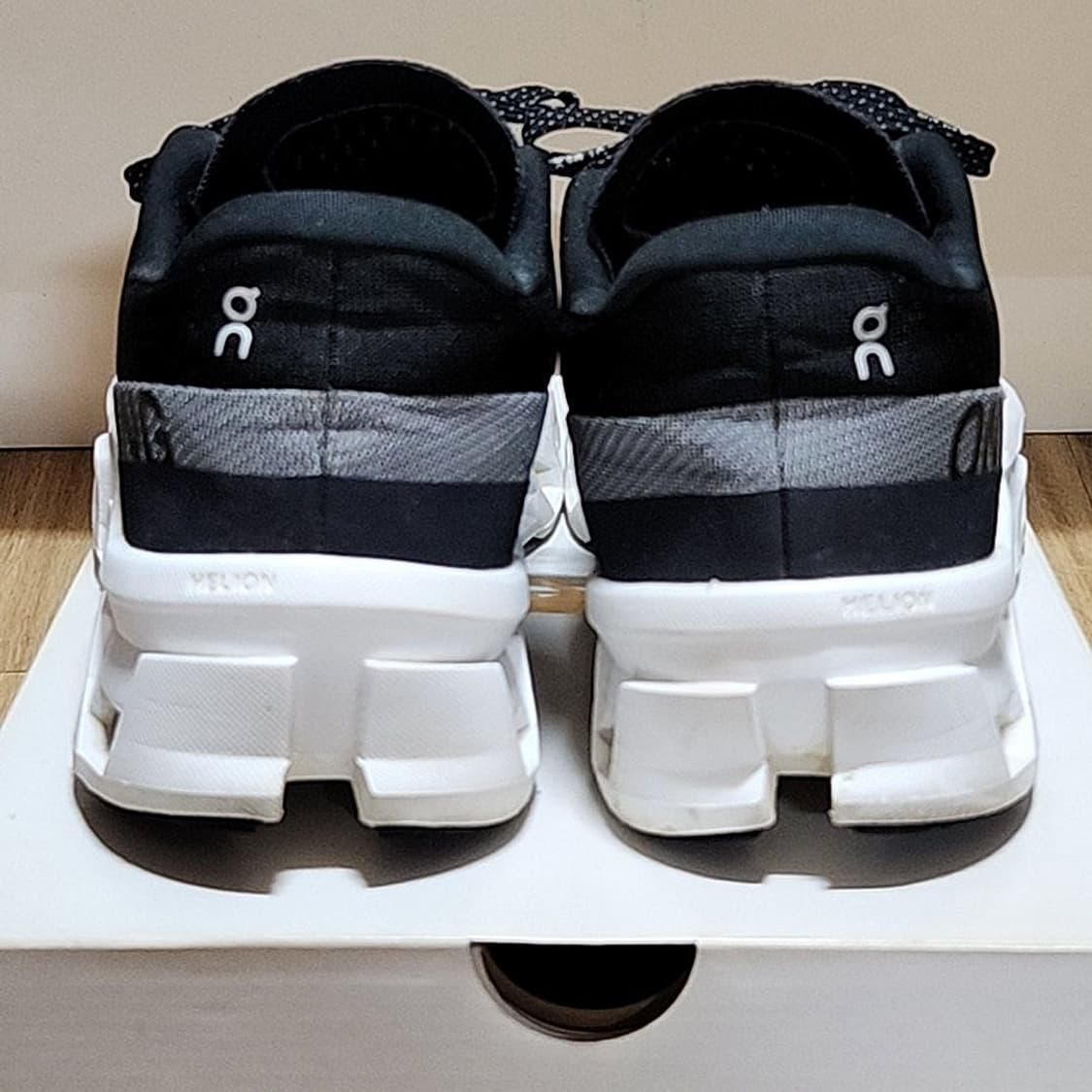 온러닝 275 클라우드 몬스터2 블랙 프로스트 상품이미지5