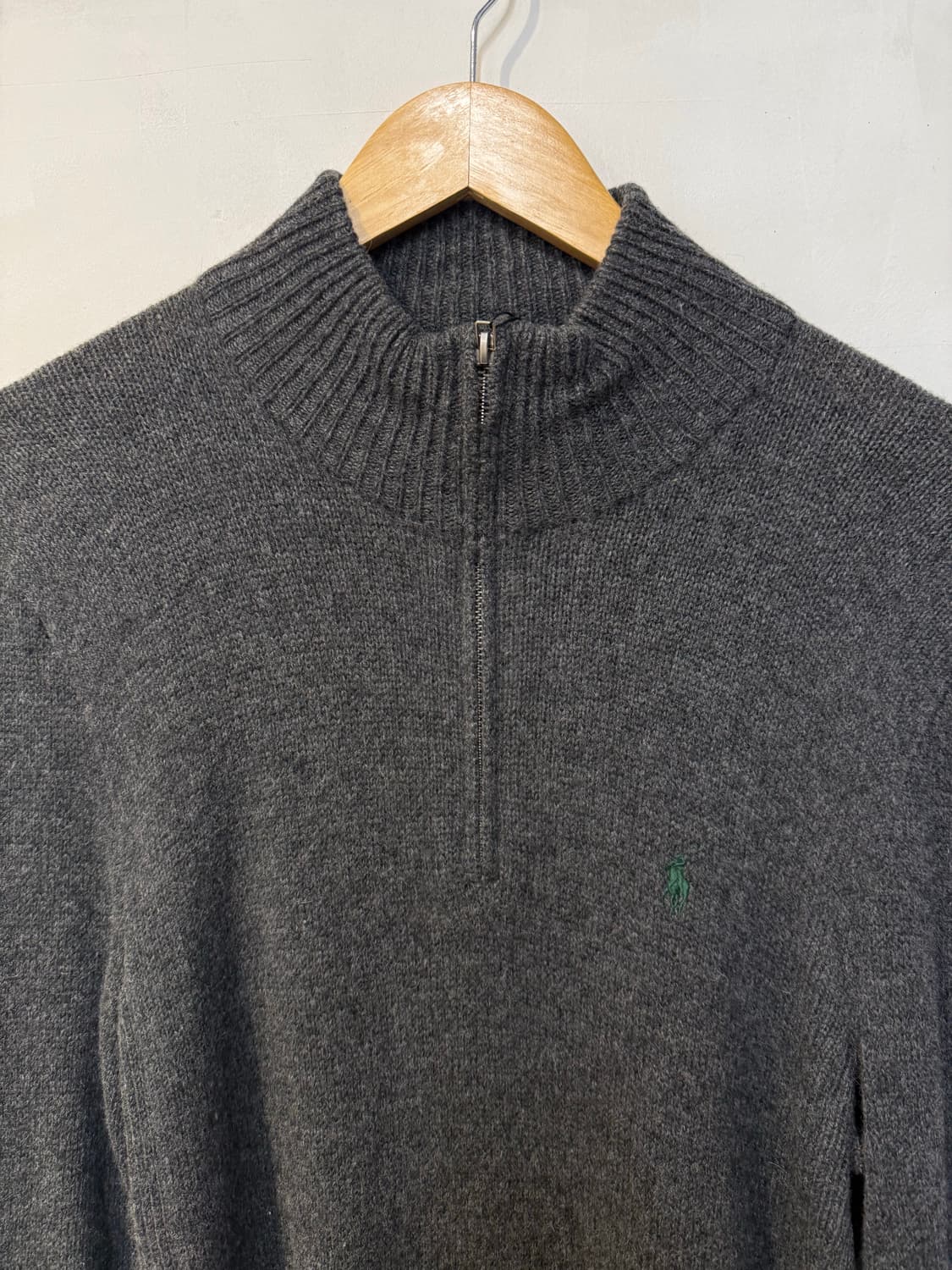 폴로 챠콜 하프집업 니트 상품이미지2