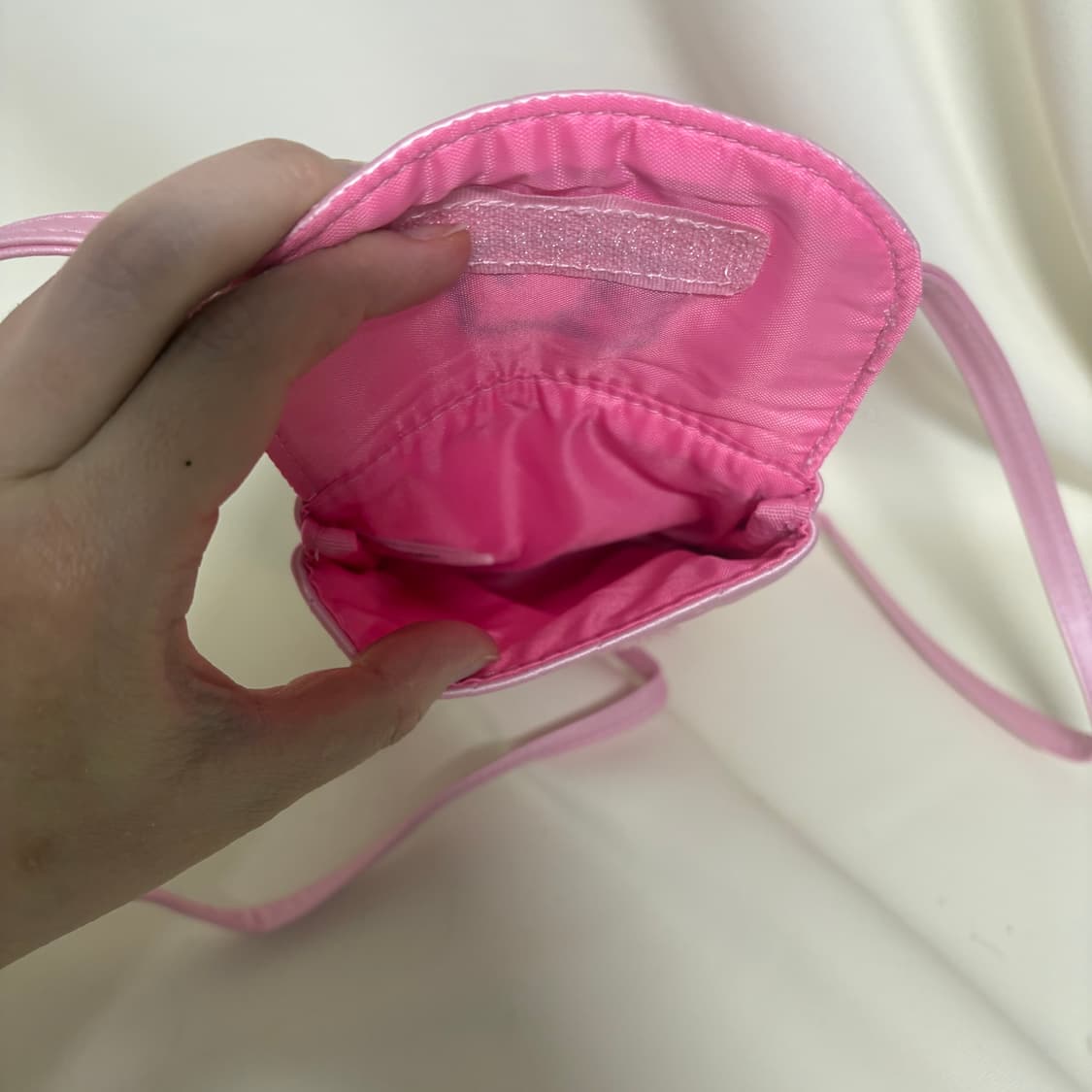 헬로키티 쿠지 핑크 퀼팅 미니 크로스백  상품이미지3