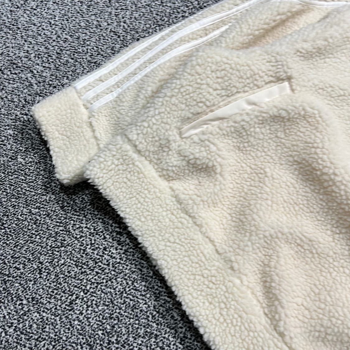 아디다스(ADIDAS)크림 크롭 플리스 상품이미지3