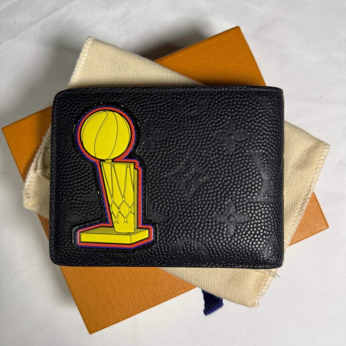 [더스트 구성,한정판] 루이비통 x NBA 모노그램 멀티플 월렛 반지갑 상품이미지2