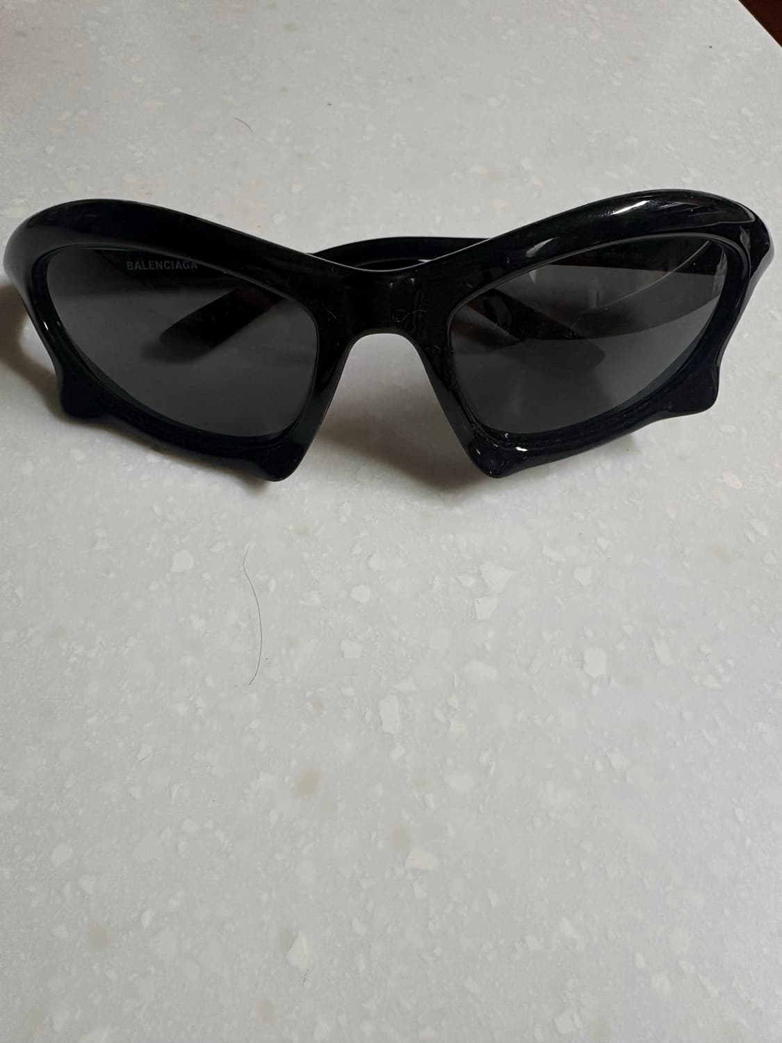 [급처]발렌시아가 뱃 랙탱글 선글라스 상품이미지1