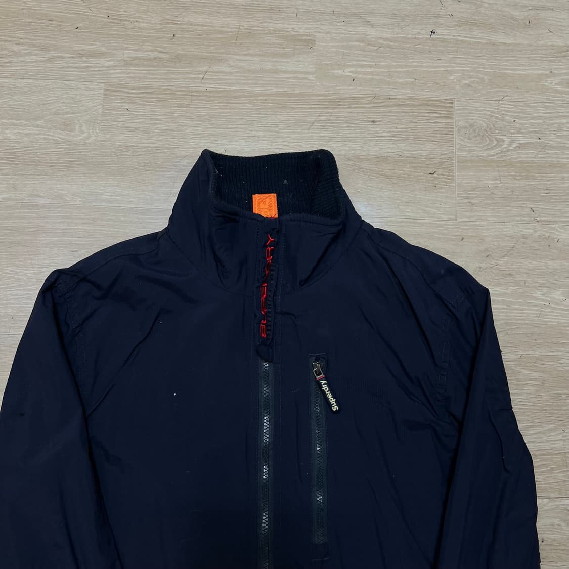 슈퍼드라이 윈드하이커 자수 로고 바람막이 자켓 [네이비] S/90 상품이미지2