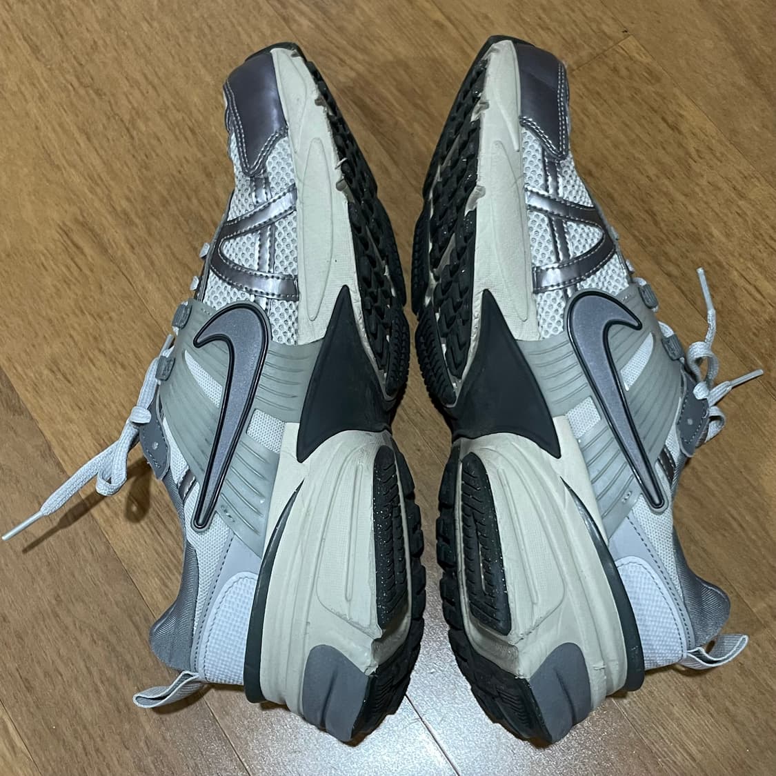 나이키 V2K 런닝화 울프그레이 280 상품이미지6