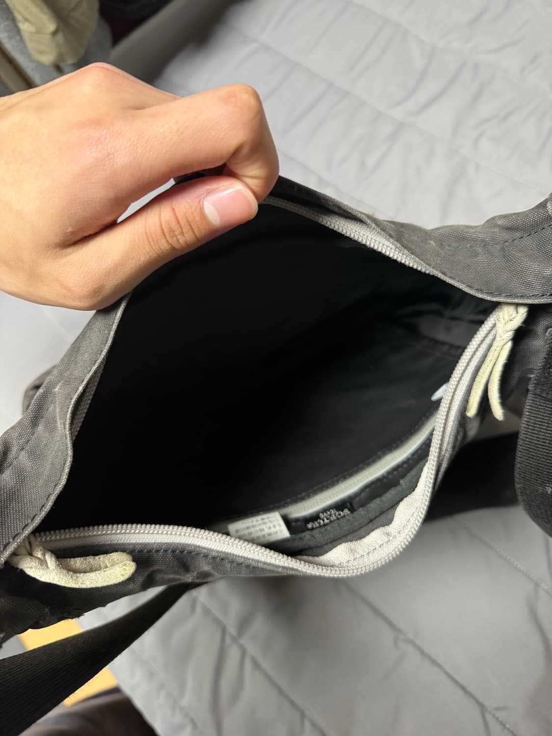 포터 숄더백 그레이 상품이미지4