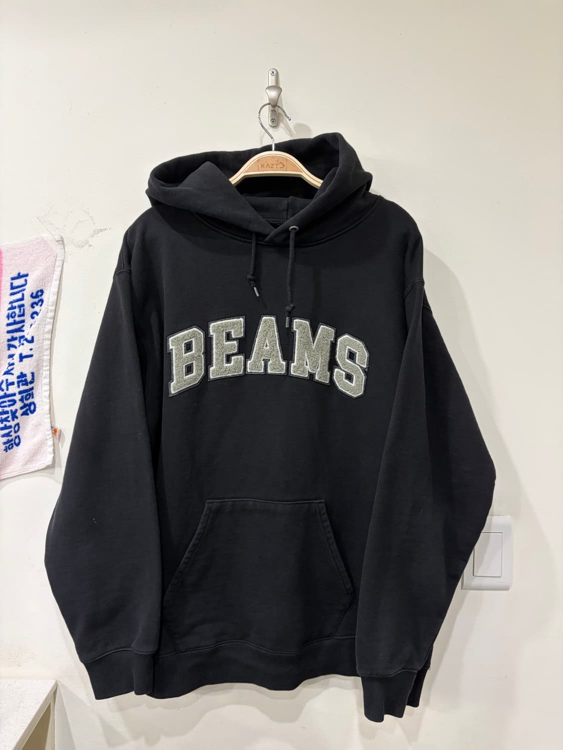 169. 빔즈 블랙 후드티 상품이미지1