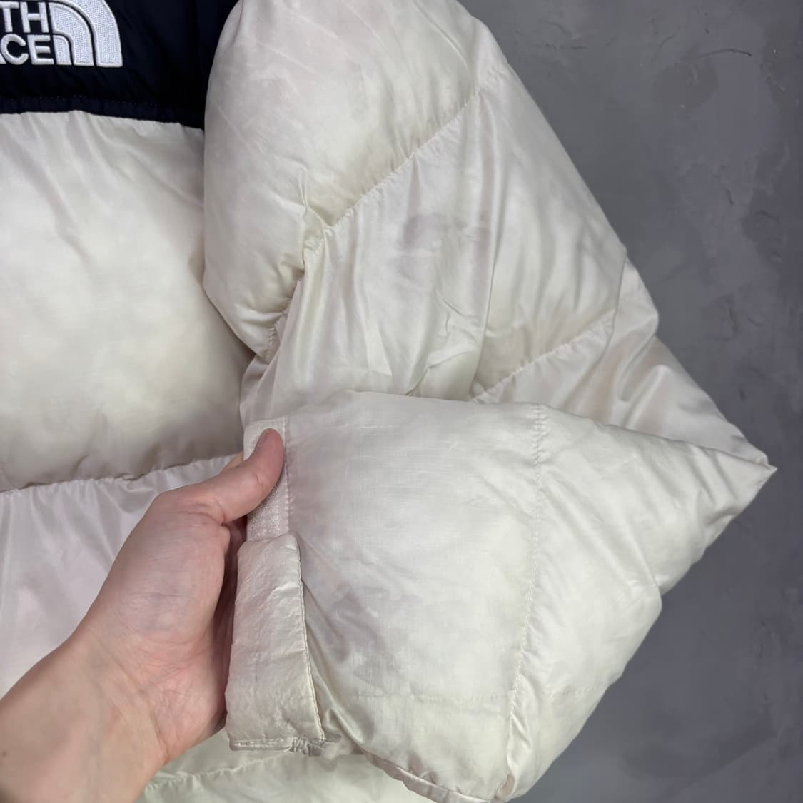 노스페이스 700 눕시 온볼 다운 패딩 화이트 아이보리 상품이미지8