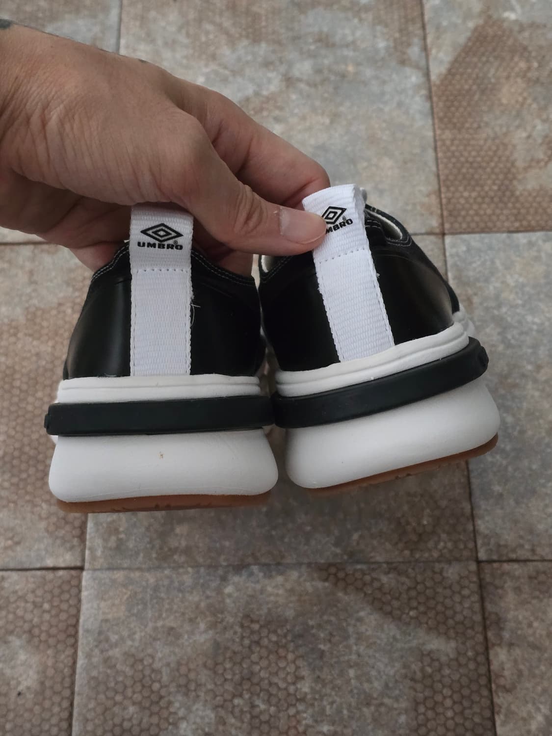 (245)엄브로 토비 c 블랙 상품이미지7