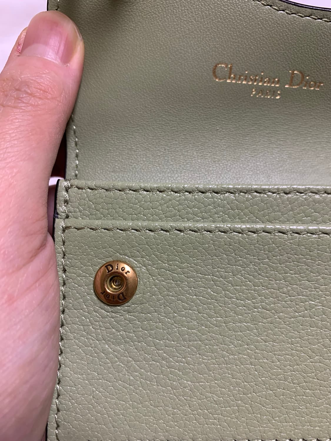 디올 새들 플랩 카드홀더 세이지 그린 카드지갑 상품이미지3
