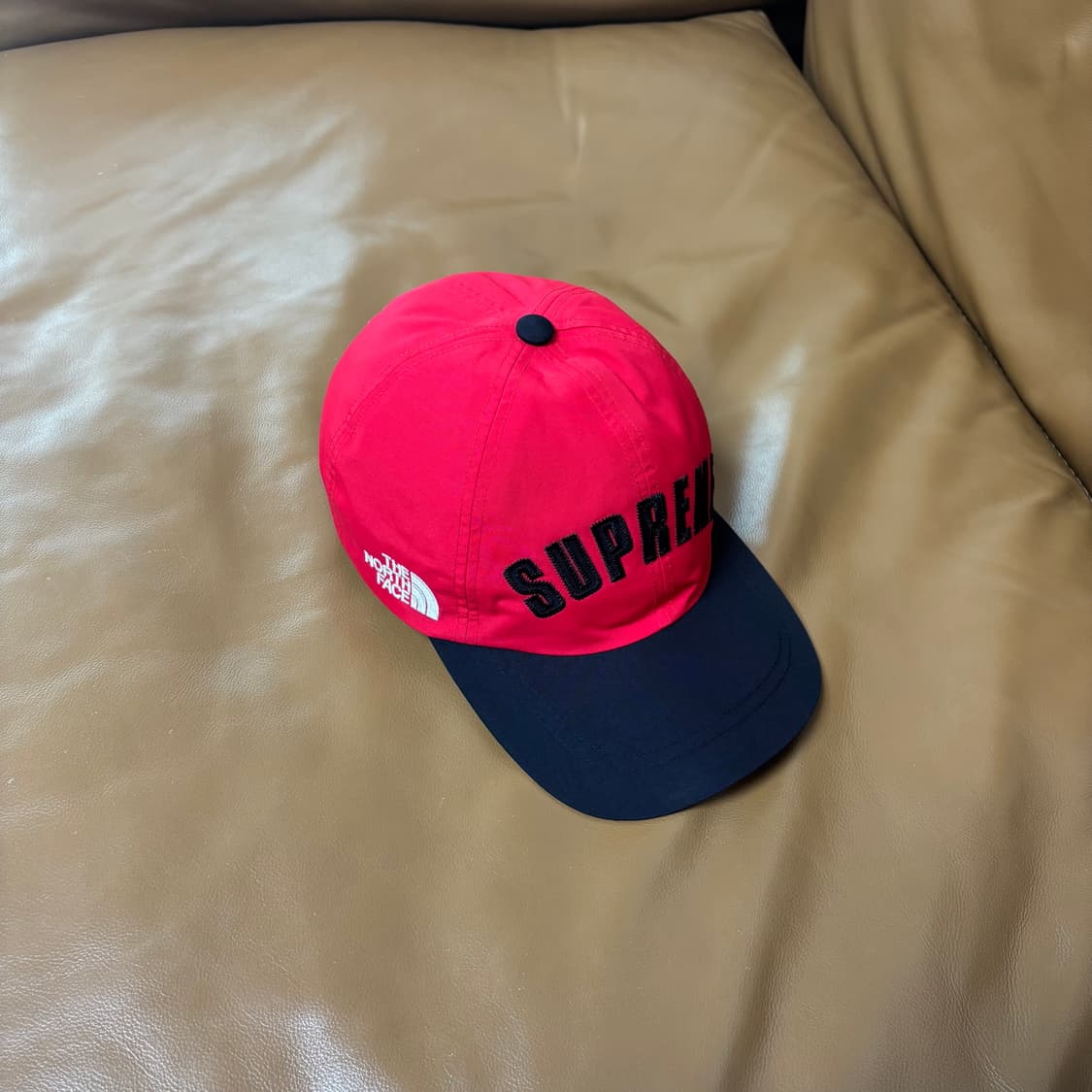 슈프림 x 노스페이스 고어텍스 아크 로고 레드 블랙 6패널 볼캡 모자 상품이미지1