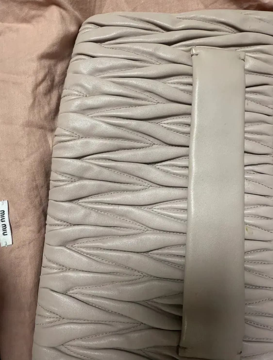 정품 미우미우 클러치백 핑크우유(큰사이즈) 상품이미지2